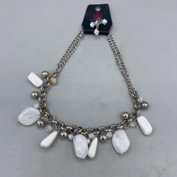 Paparazzi Grand Crayon Grotto White Necklace With Matching Earrings - Picture 2 of 3